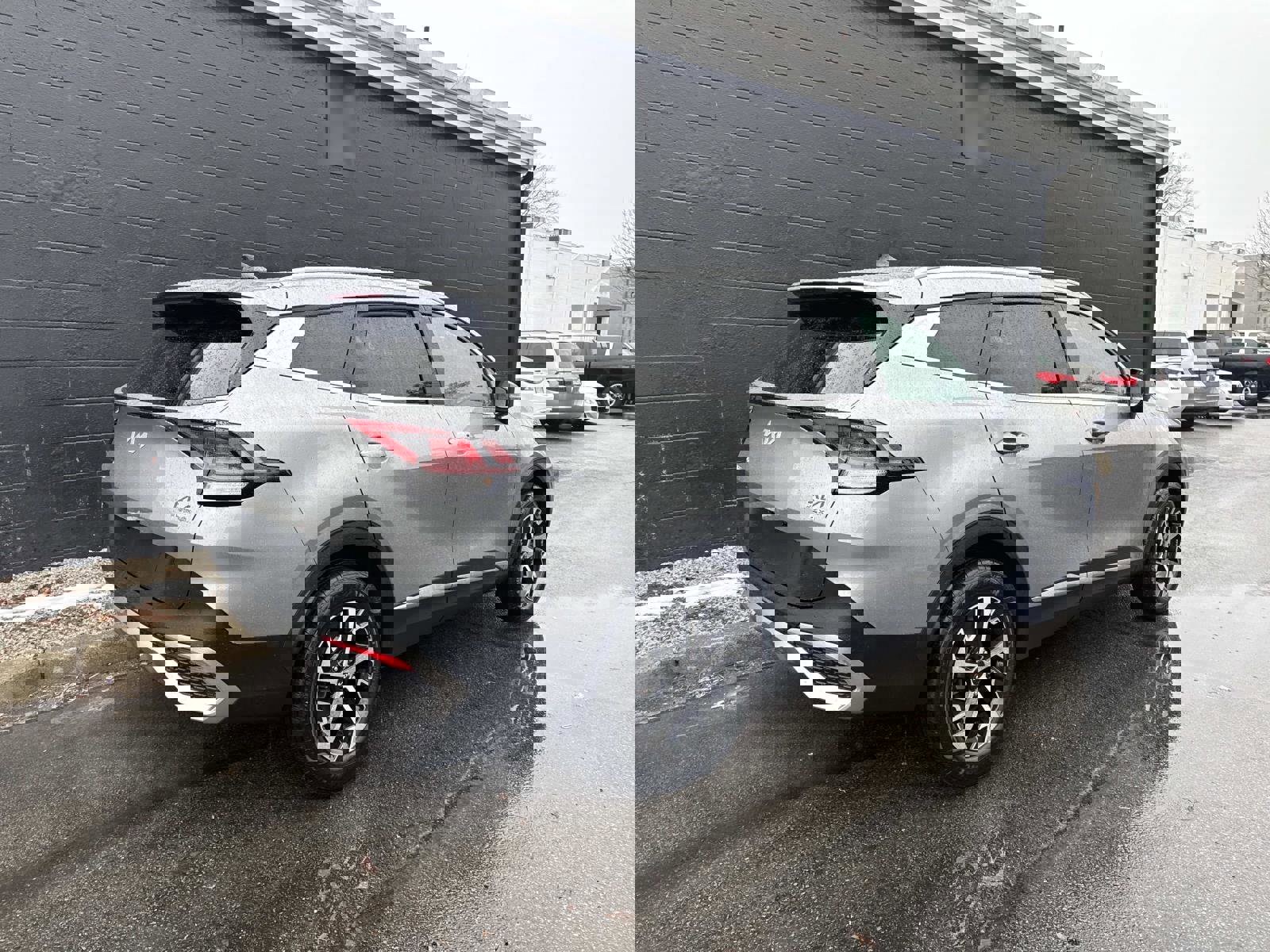 Used 2024 Kia Sportage EX image 2