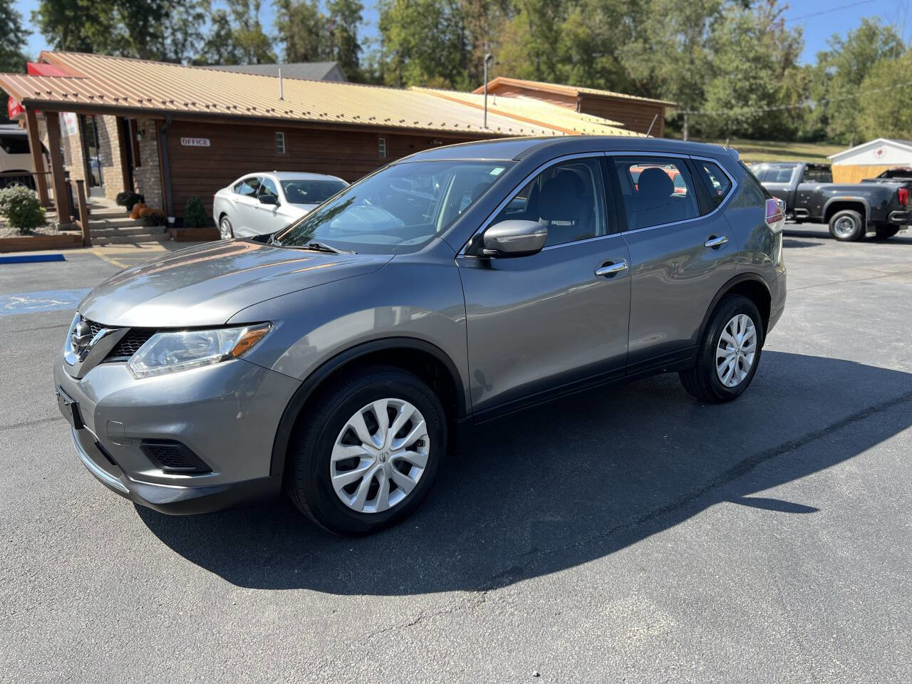 Used 2015 Nissan Rogue S image 1
