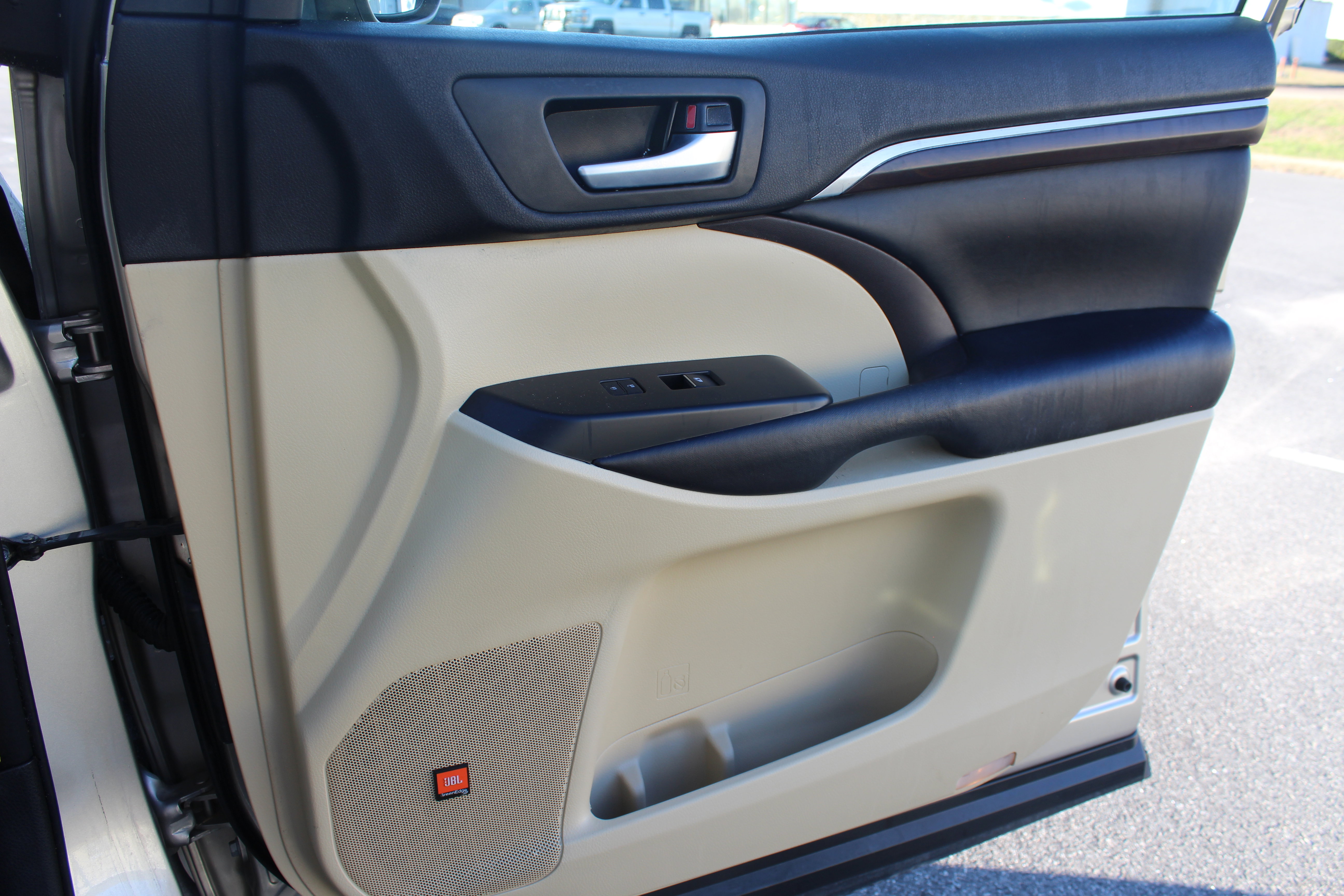 Used 2016 Toyota Highlander Limited image 55