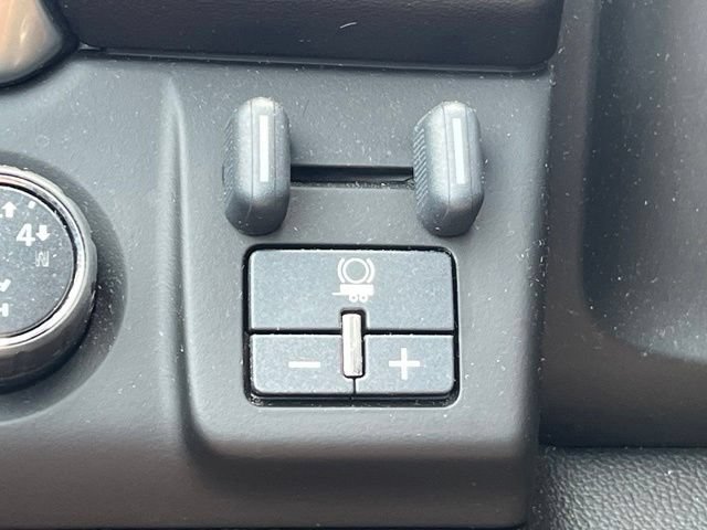 Used 2015 Chevrolet Tahoe LTZ AWD/4WD image 35
