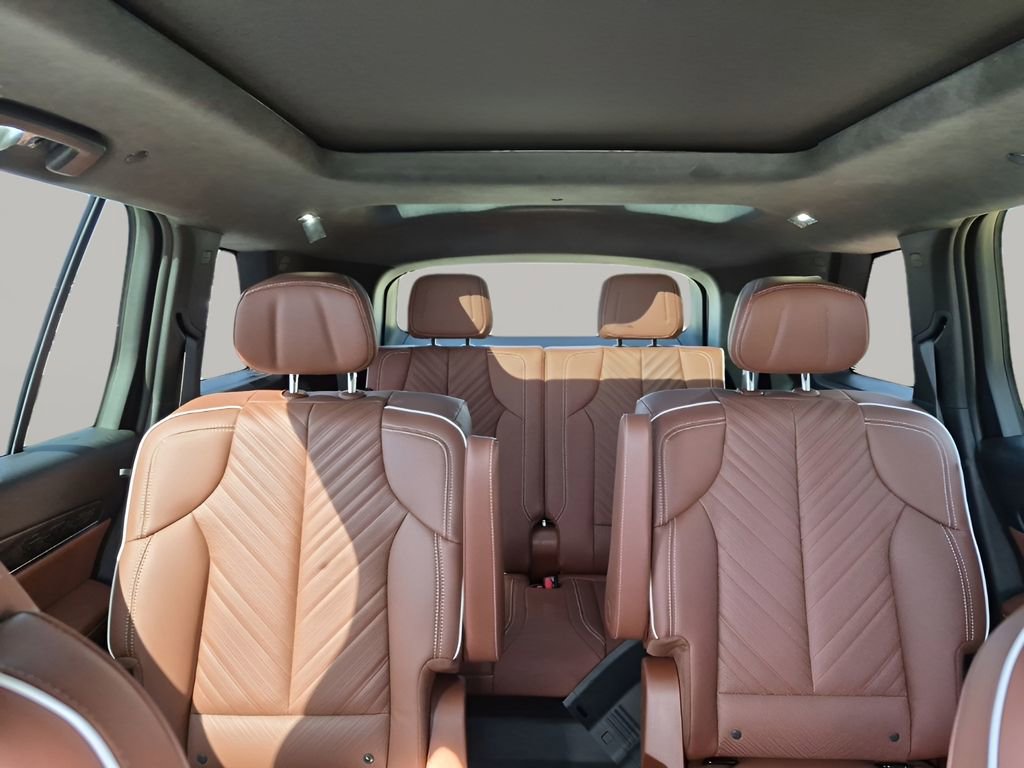 New 2026 Cadillac Vistiq Platinum w/ LPO, Floor Liner Package image 43