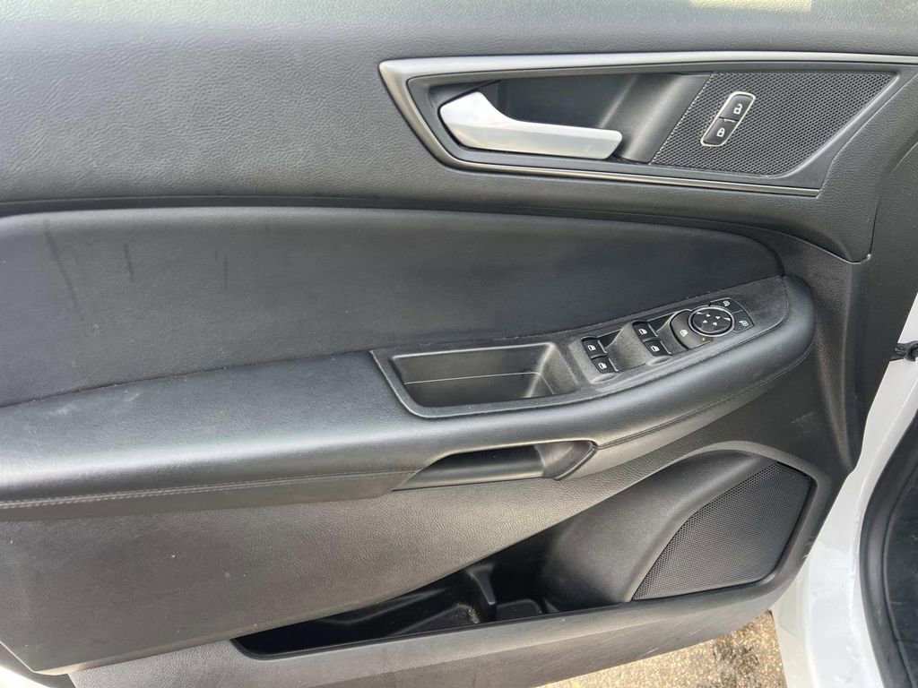 Used 2022 Ford Edge SE w/ Cargo Accessory Package image 12