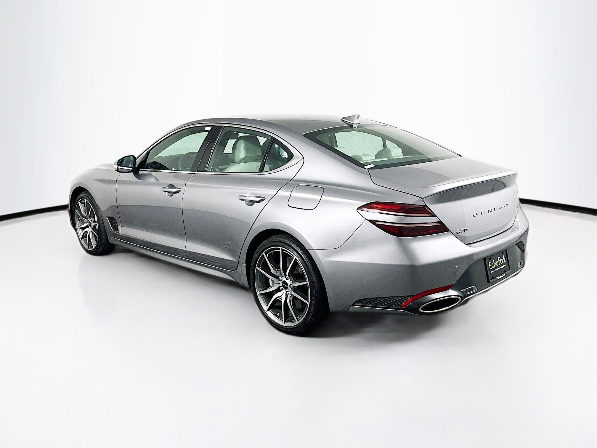 Used 2025 Genesis G70 2.5T image 5