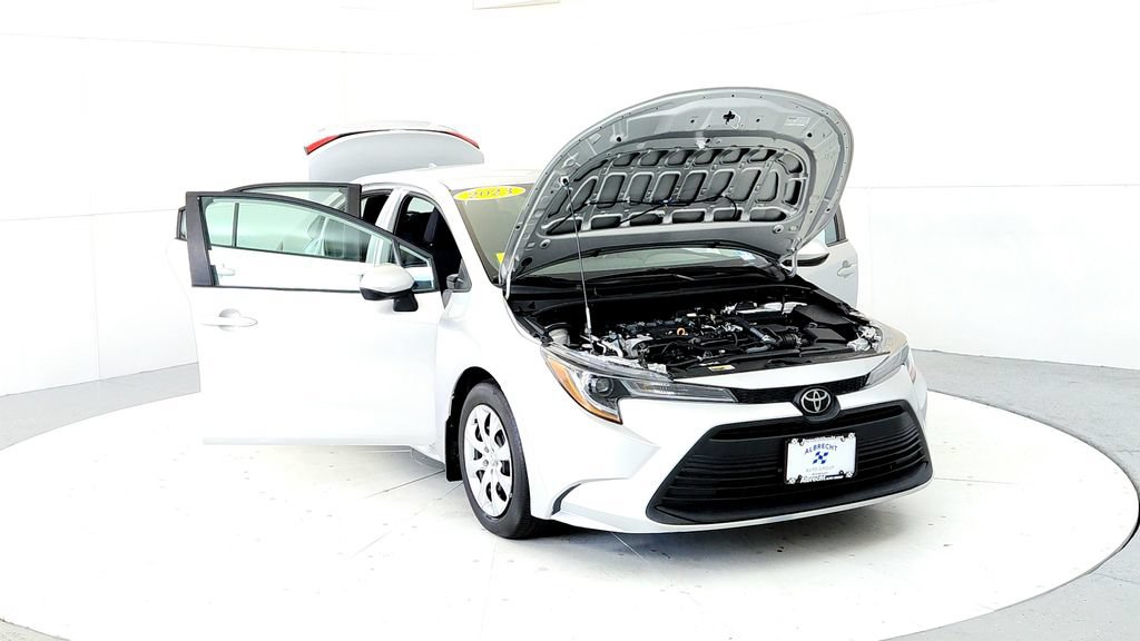 Used 2023 Toyota Corolla LE FWD image 9
