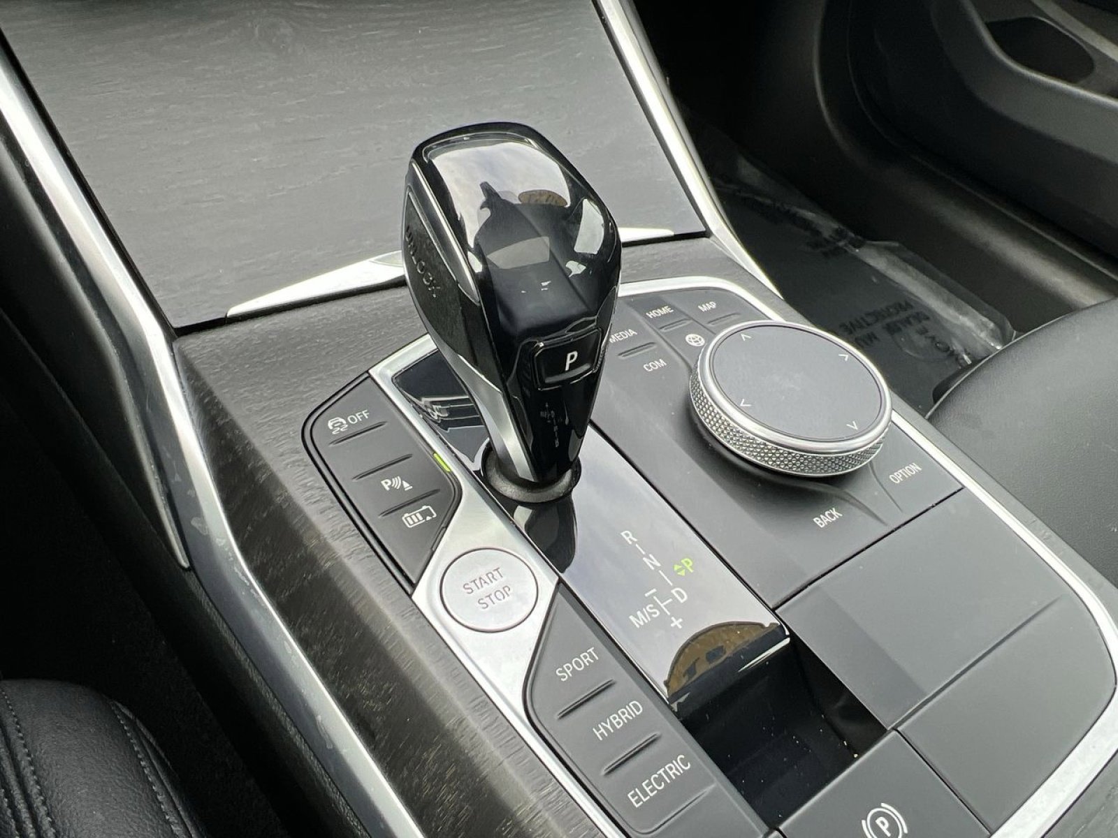 Used 2021 BMW 330e xDrive w/ Convenience Package image 23