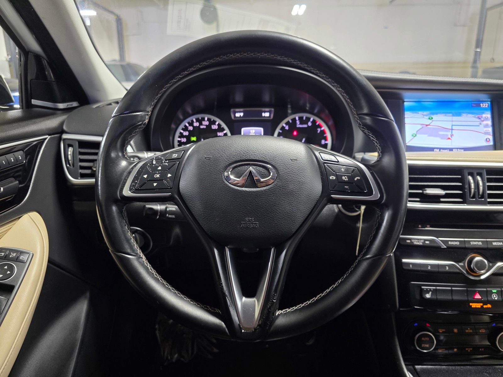 Used 2017 INFINITI QX30 Premium w/ Navigation Package FWD image 29