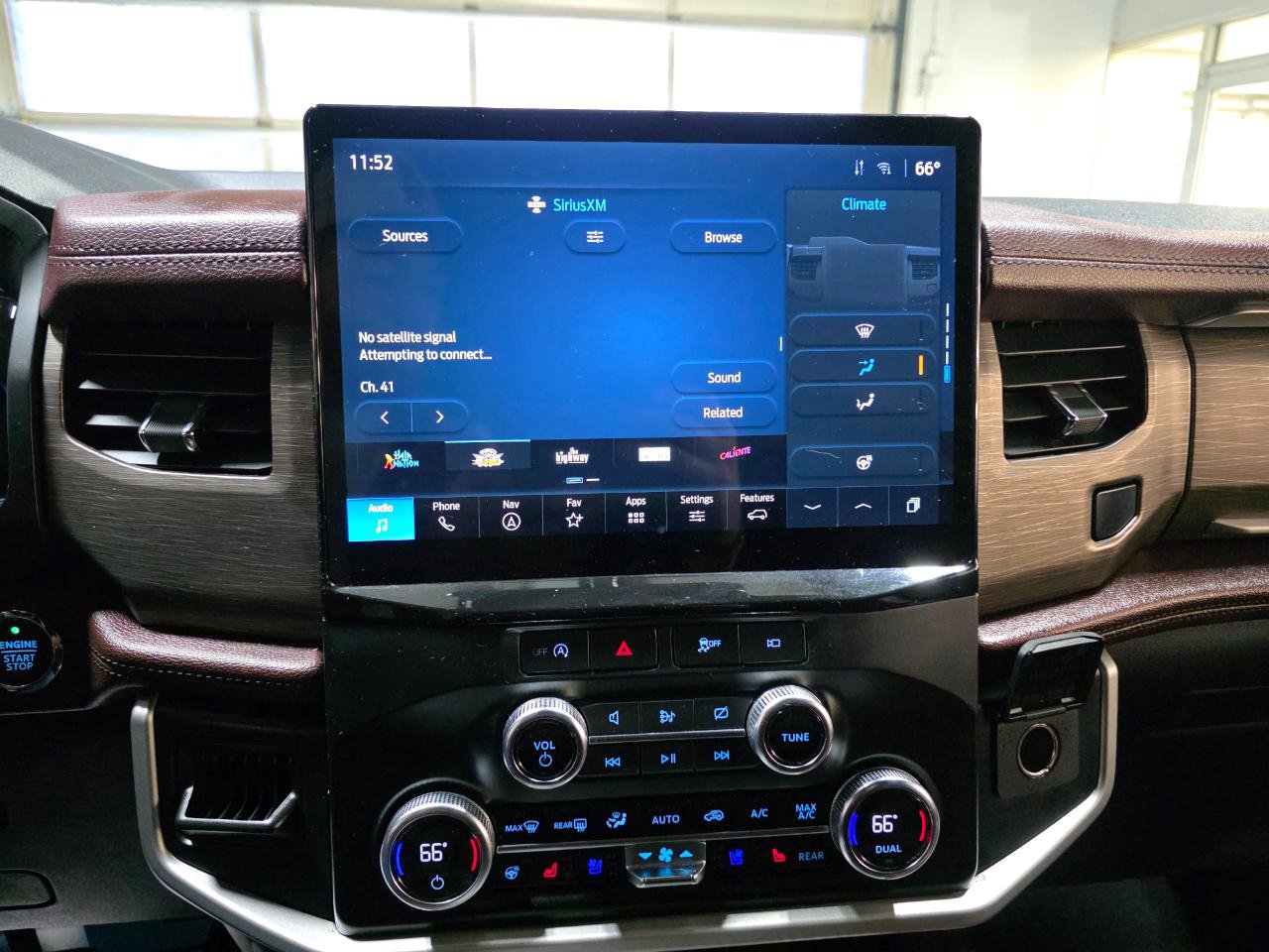 Used 2024 Ford Expedition Max Limited image 35