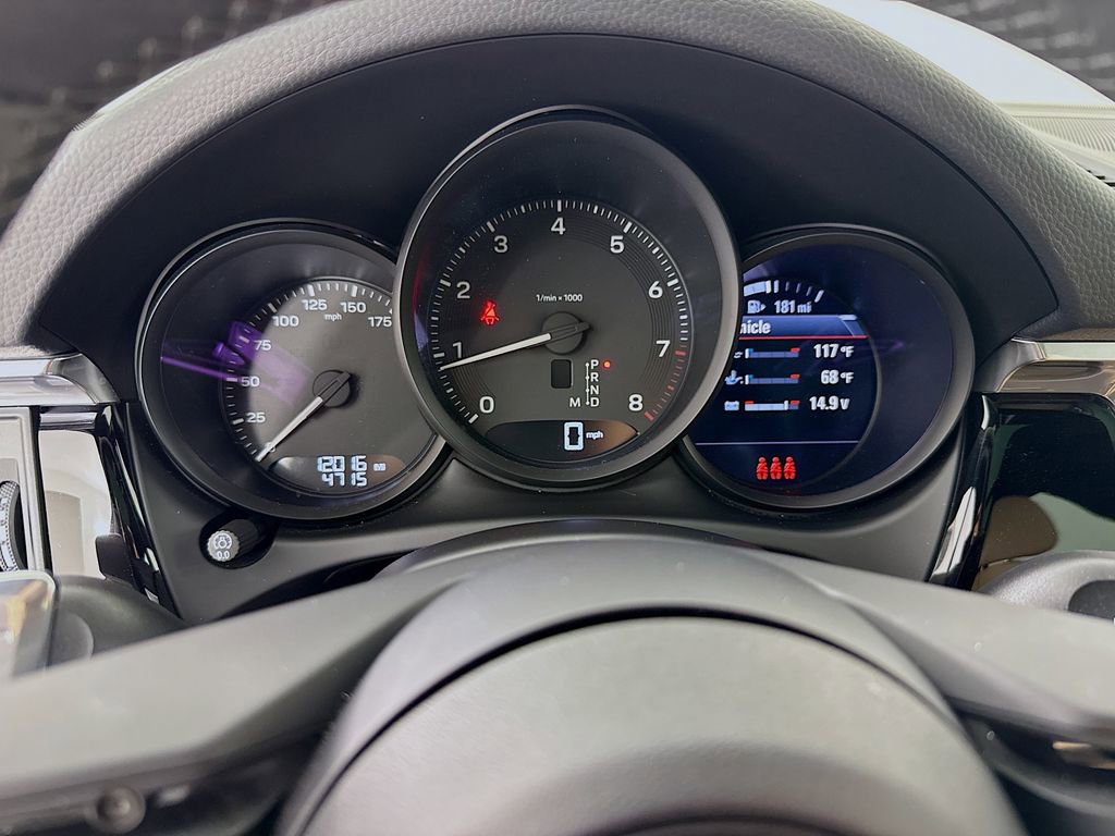 Certified 2025 Porsche Macan image 17