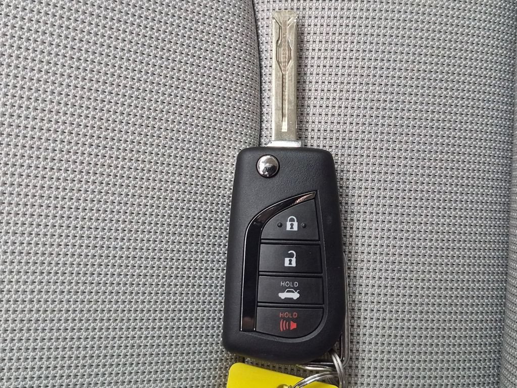 Used 2022 Toyota Corolla LE FWD image 29