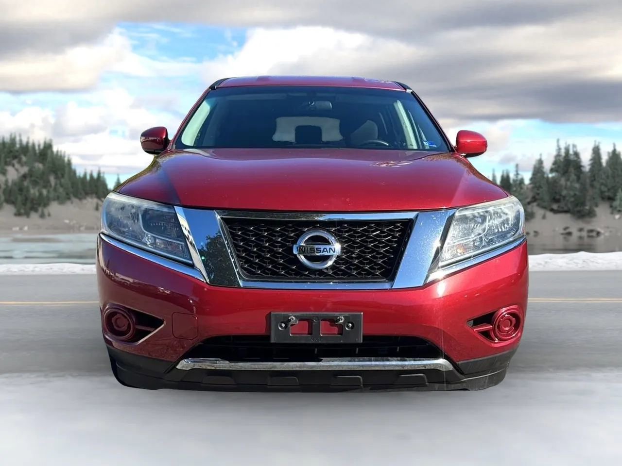 Used 2014 Nissan Pathfinder S image 2