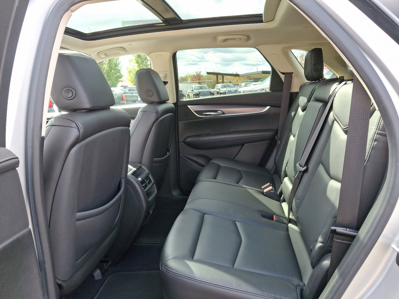 Used 2018 Cadillac XT5 Luxury w/ LPO, Wheel Lock Package image 10