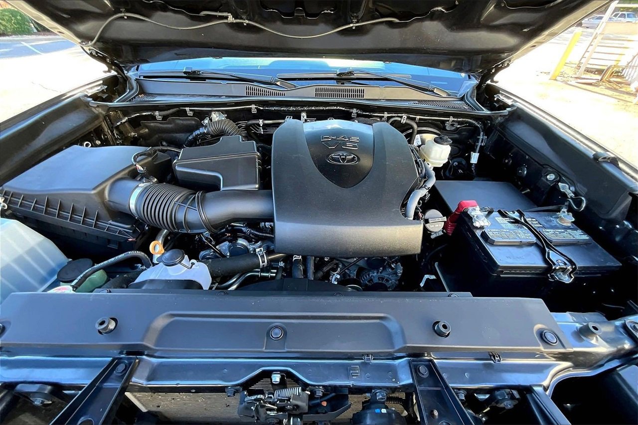 Used 2022 Toyota Tacoma Limited image 36