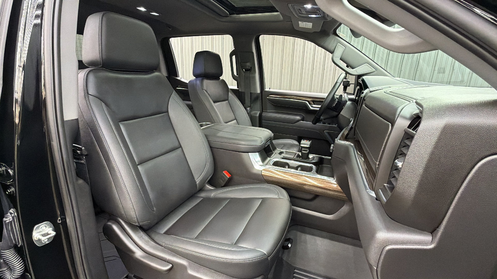 Used 2025 Chevrolet Silverado 1500 LT Trail Boss w/ Convenience Package II AWD/4WD image 35