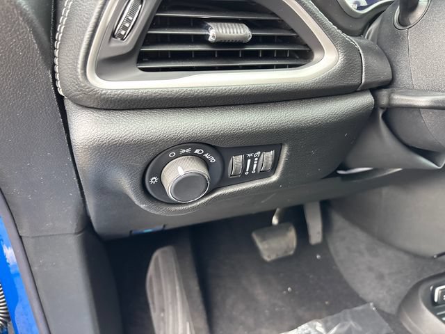 New 2027 Chrysler Pacifica Select w/ Family Tech Group FWD image 17