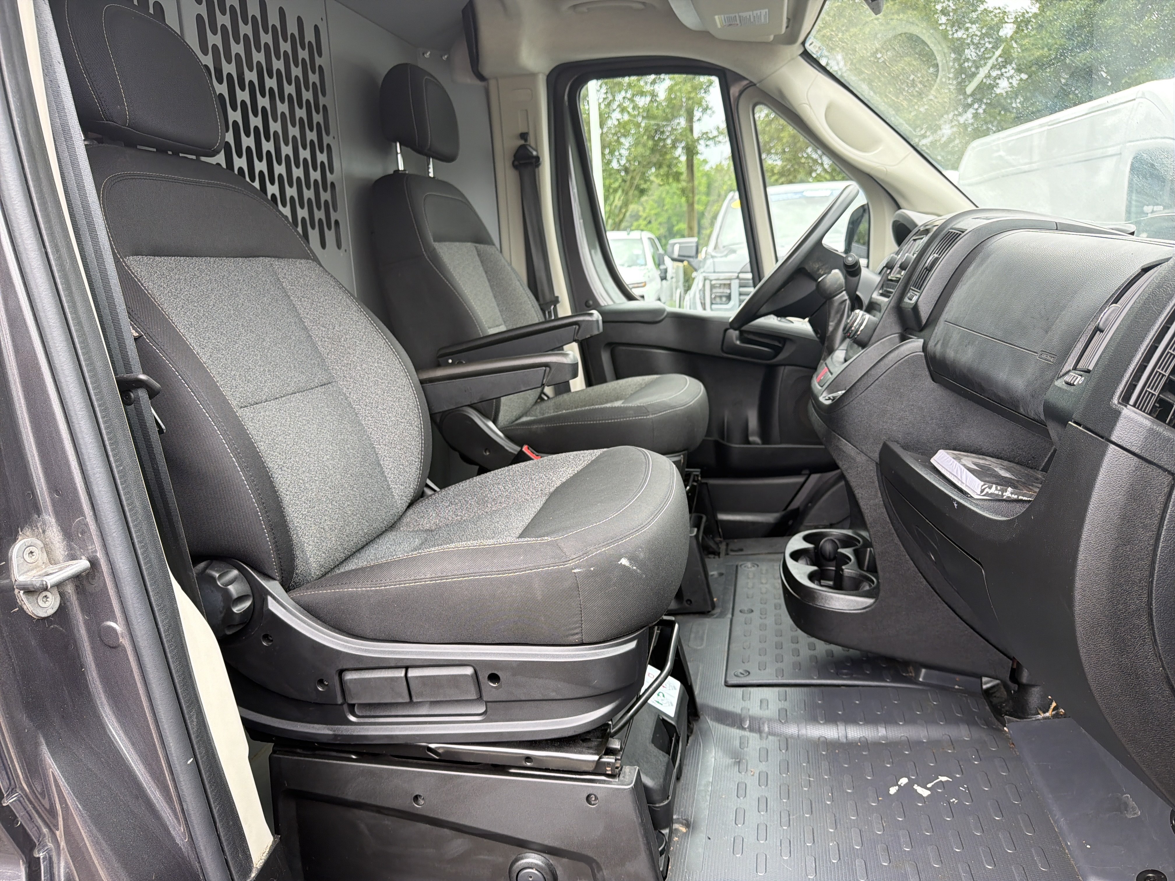Used 2021 RAM ProMaster 2500 w/ Convenience Group FWD image 34