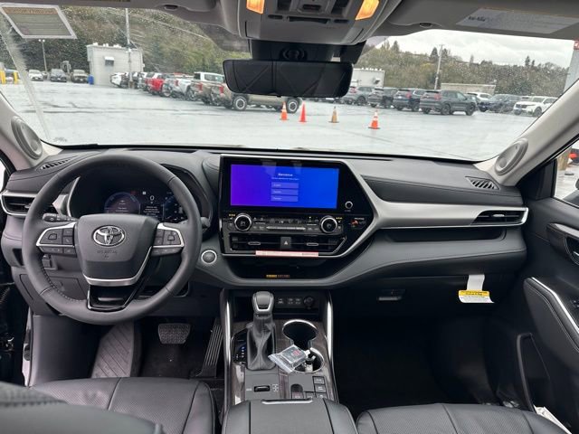 New 2026 Toyota Highlander Platinum image 15