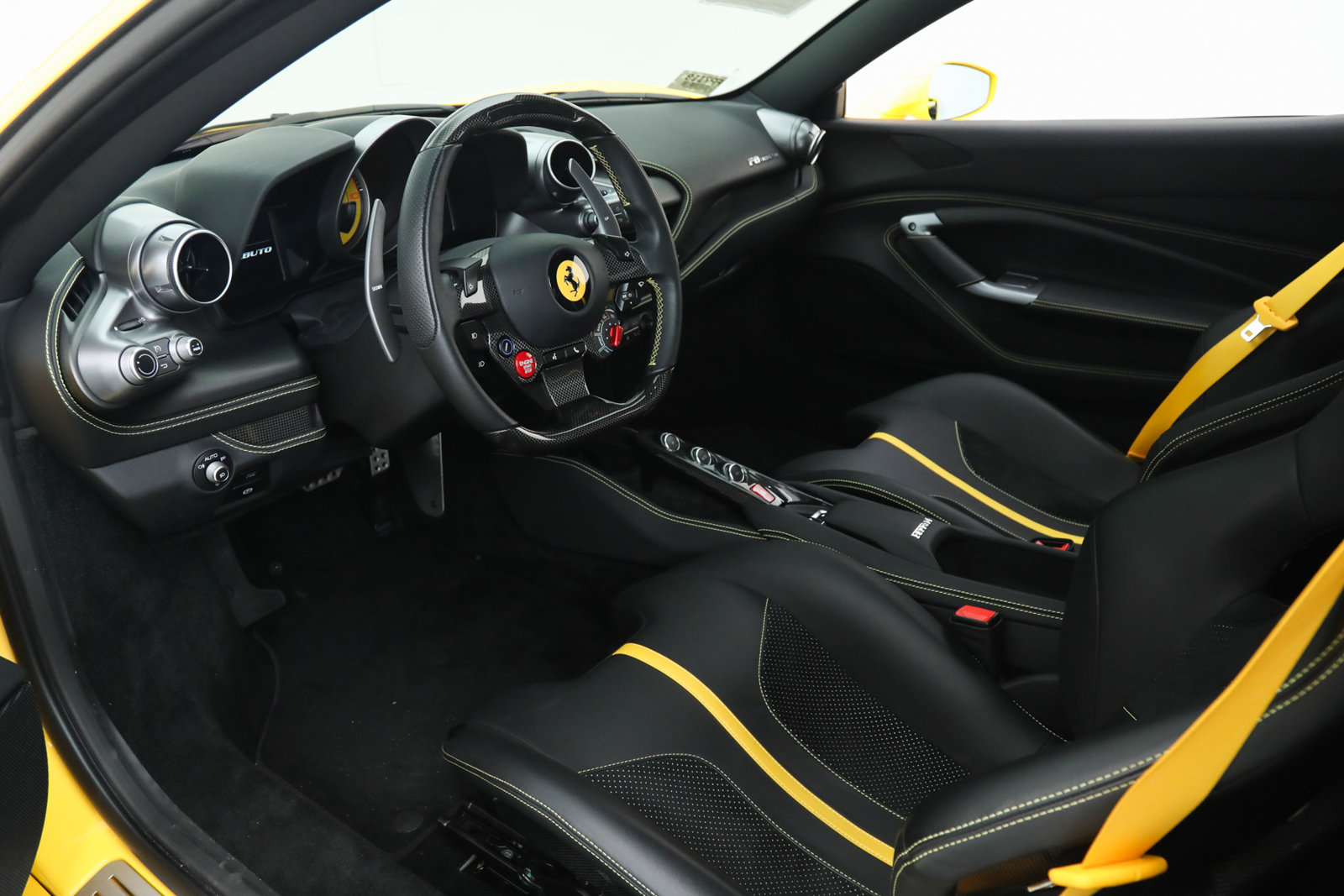 Certified 2022 Ferrari F8 Tributo RWD image 2