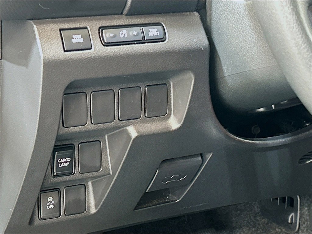 Used 2024 Nissan Frontier Pro-X image 8