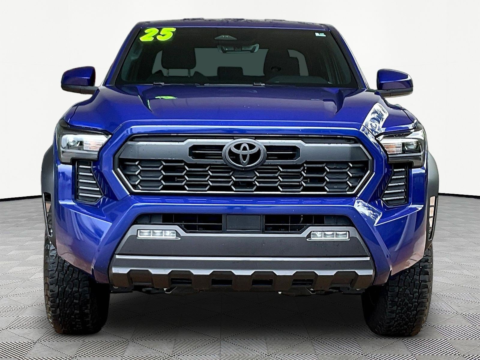 Used 2025 Toyota Tacoma TRD Off-Road AWD/4WD image 2