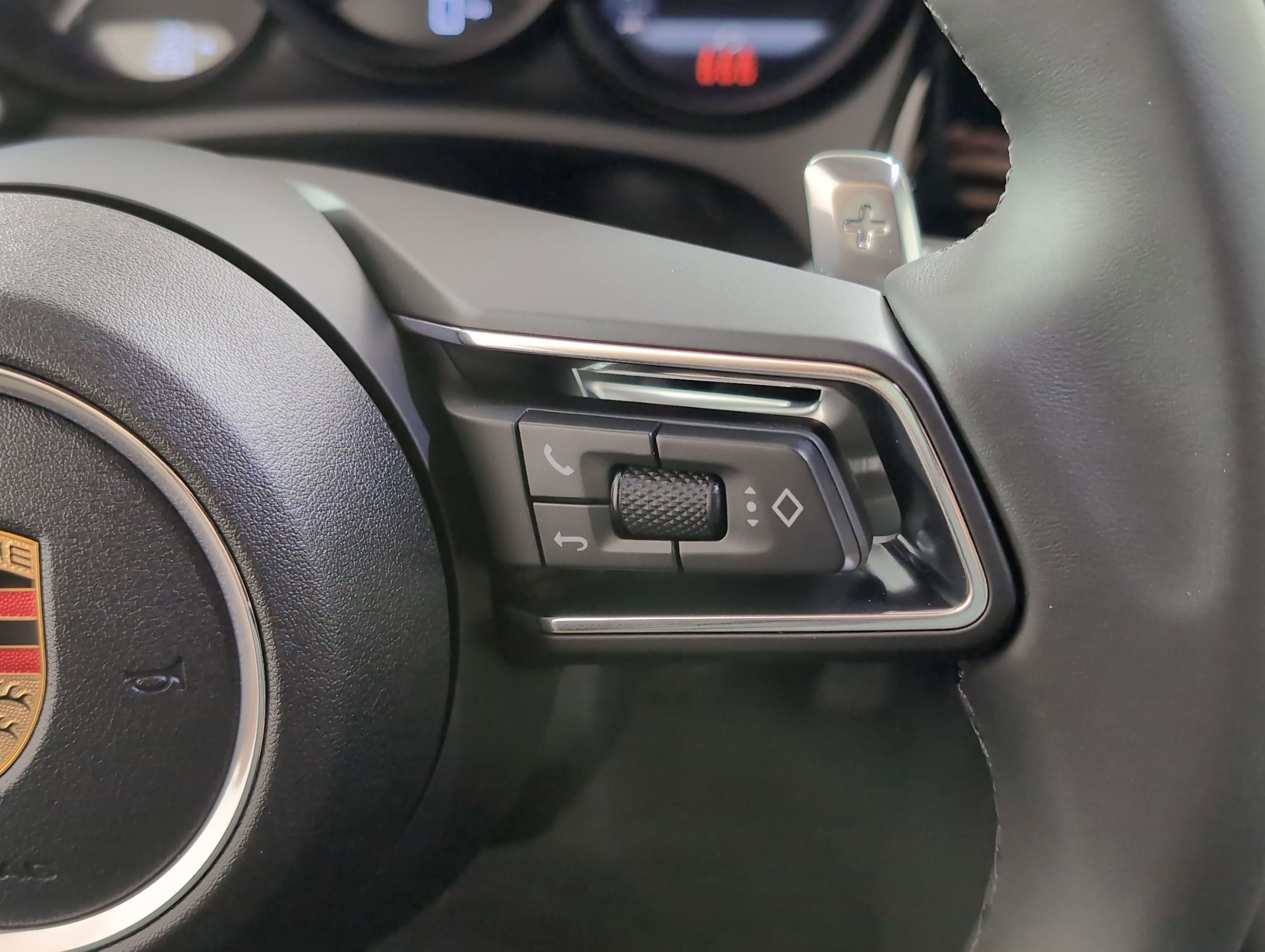 Used 2025 Porsche Macan image 32