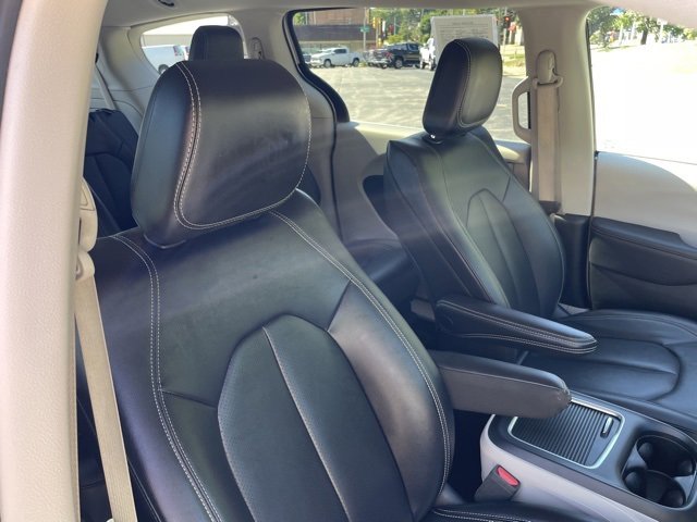 Used 2024 Chrysler Pacifica Select image 34