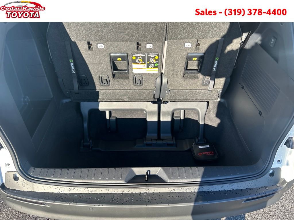 New 2026 Toyota Sienna XLE image 18