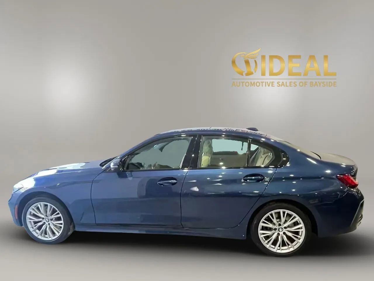 Used 2023 BMW 330i xDrive Sedan w/ Driving Assistance Package image 4