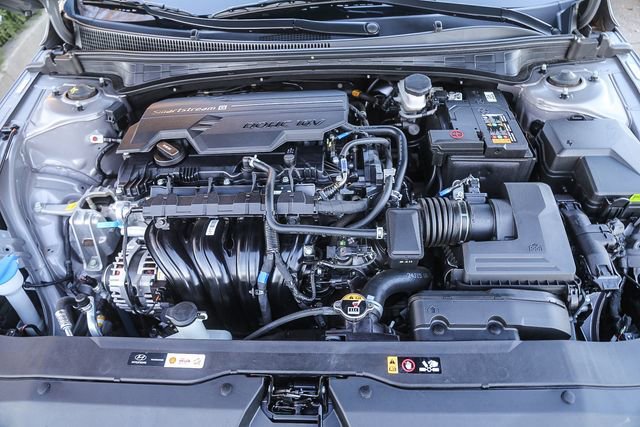 Certified 2025 Hyundai Elantra SEL image 31