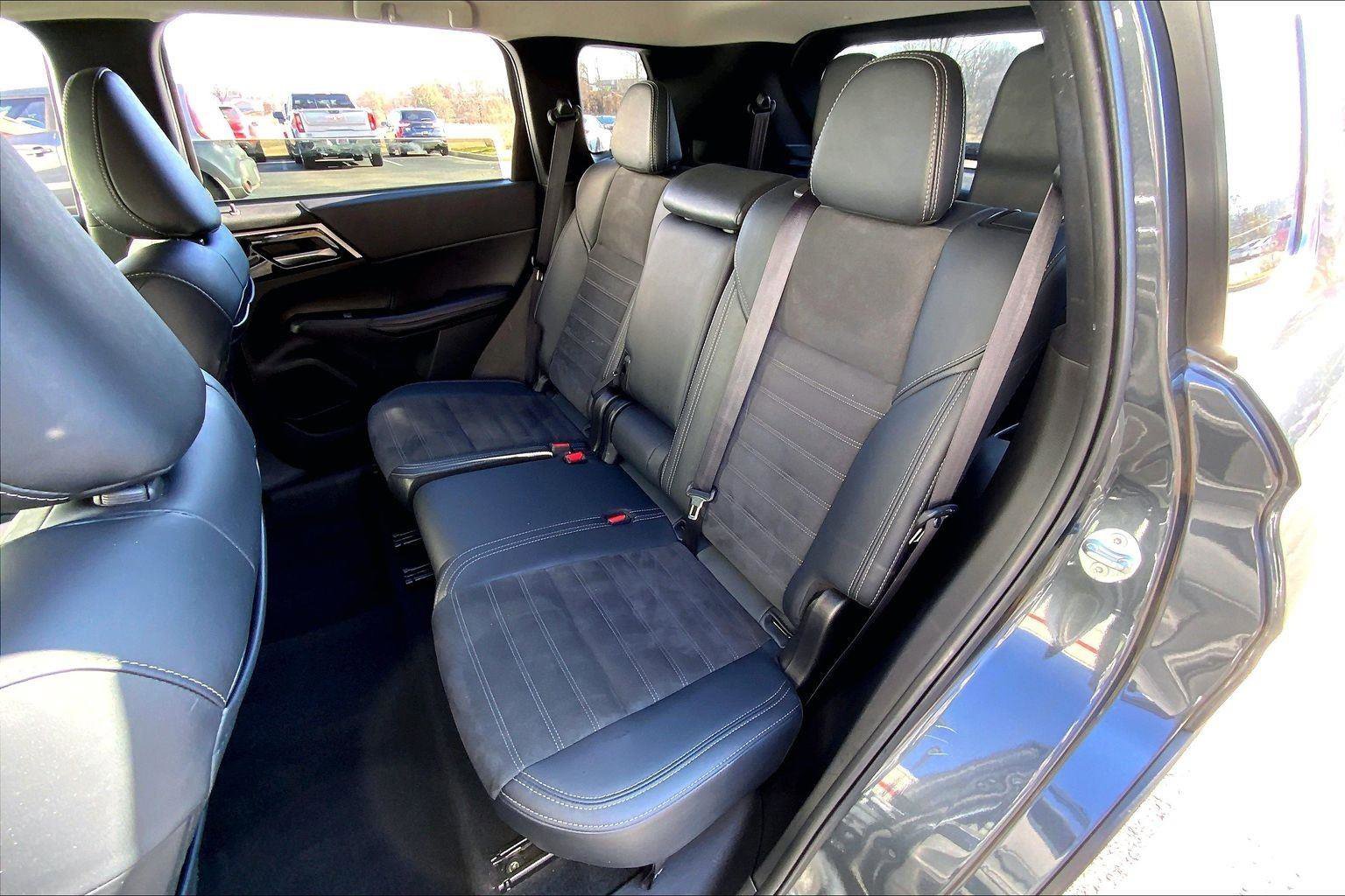 Used 2024 Mitsubishi Outlander SE image 24