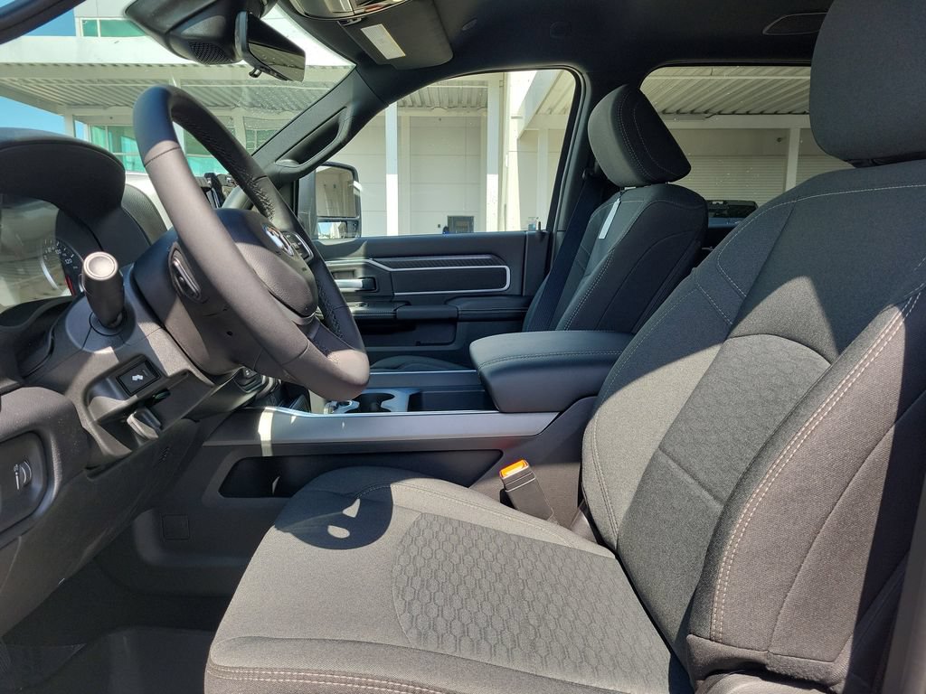 New 2026 RAM 3500 Big Horn AWD/4WD image 12