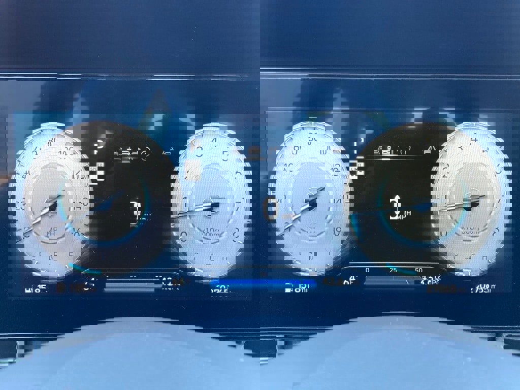 Used 2025 Hyundai Elantra SEL image 16