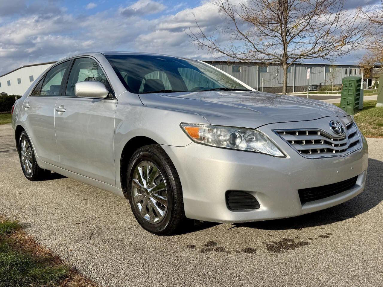Used 2010 Toyota Camry LE image 4