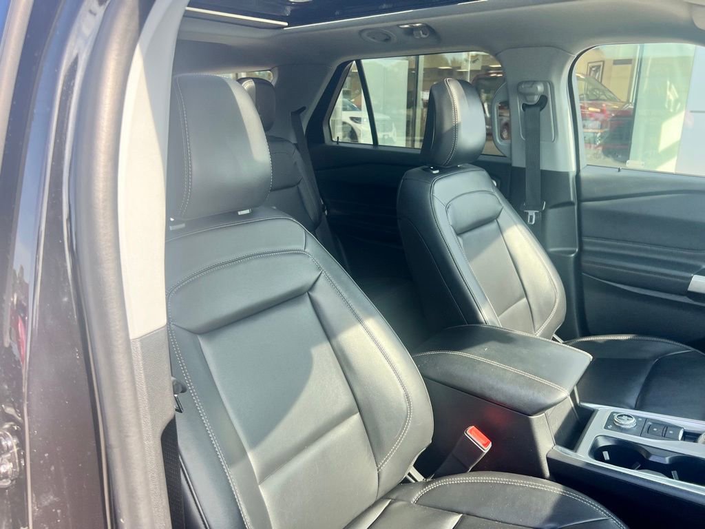 Used 2023 Ford Explorer XLT w/ Equipment Group 202A image 40
