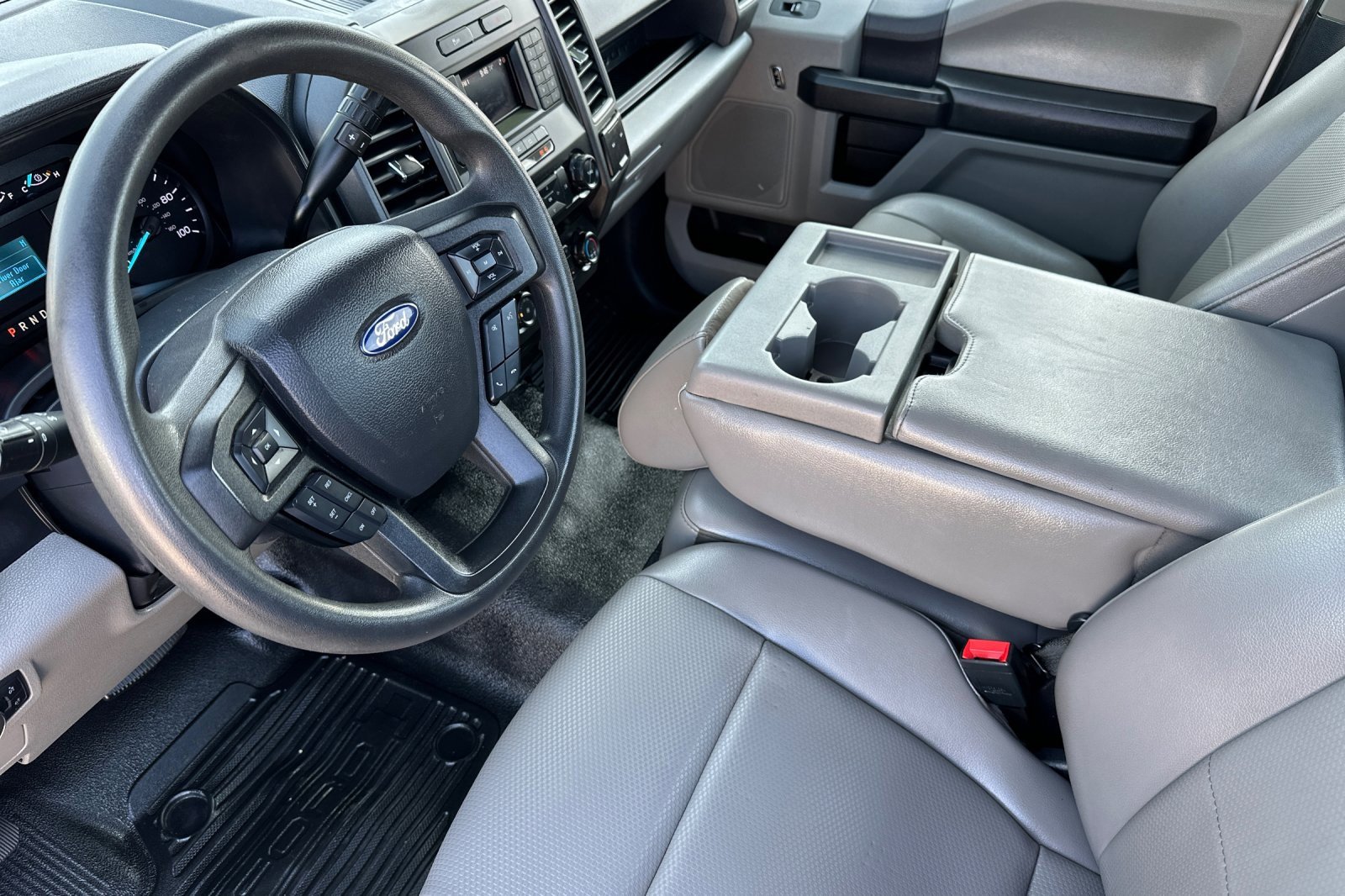 Used 2022 Ford F250 XL w/ Power Equipment Group image 10