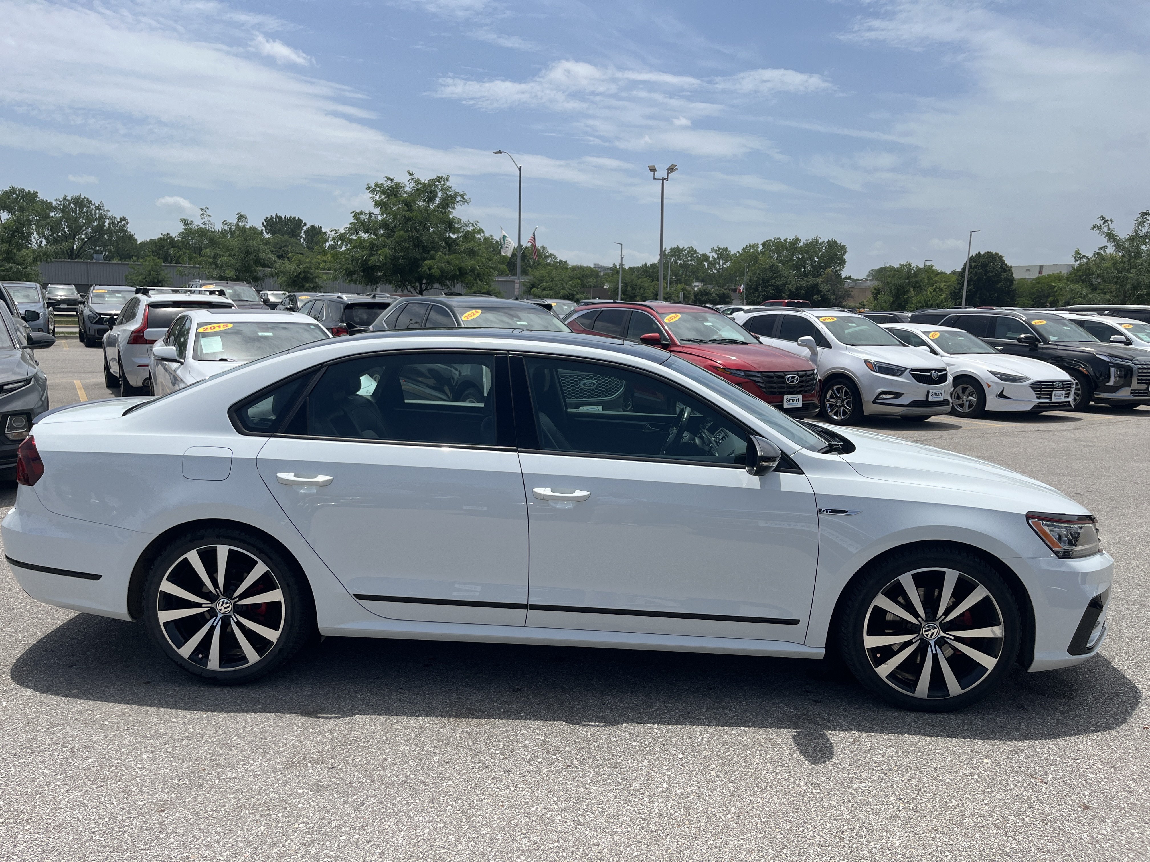 Used 2018 Volkswagen Passat GT FWD image 4