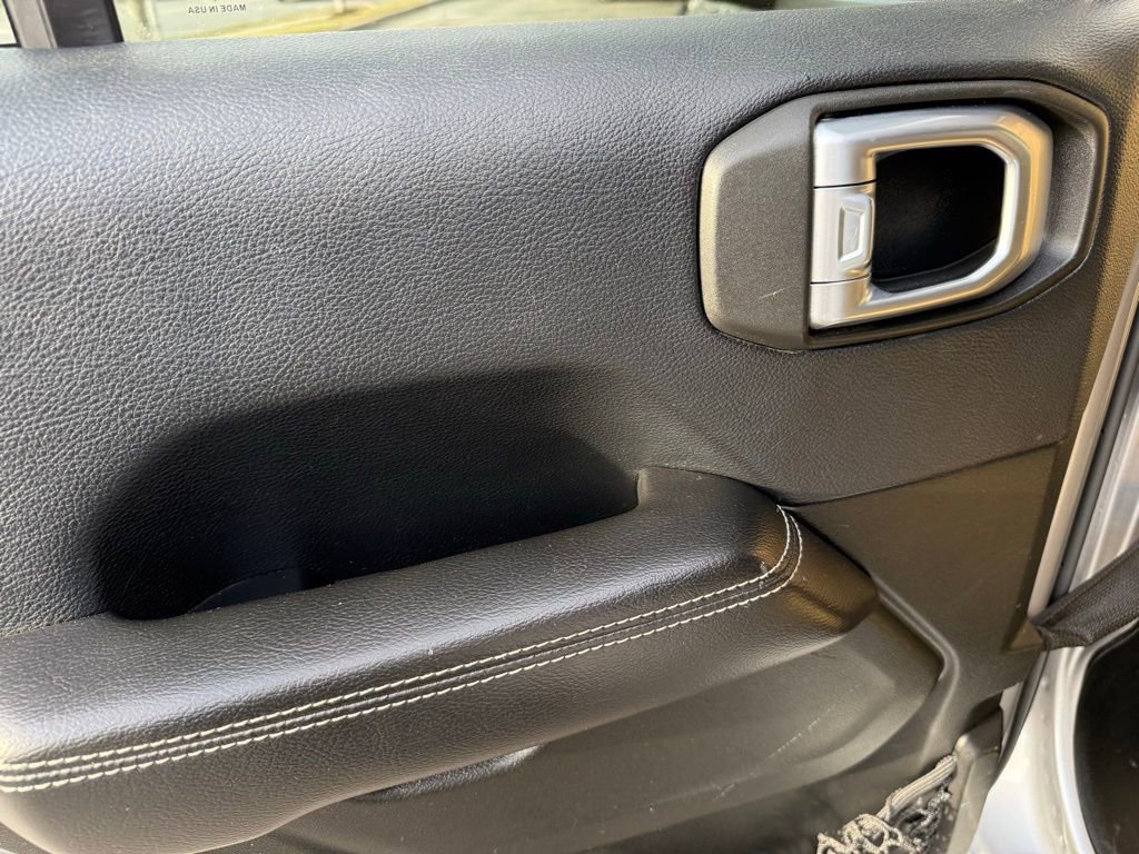 Used 2018 Jeep Wrangler Unlimited Sahara image 32