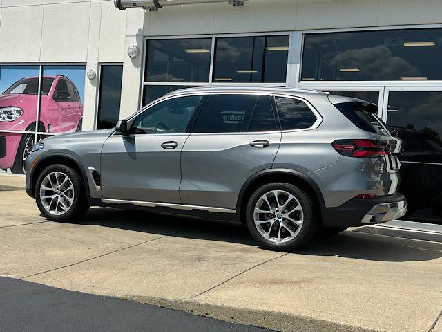Used 2024 BMW X5 xDrive40i w/ Premium Package AWD/4WD image 7