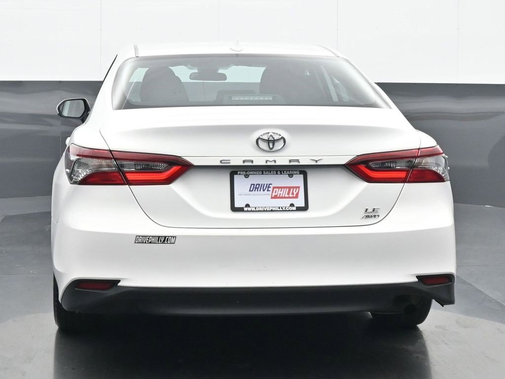 Used 2022 Toyota Camry LE image 5