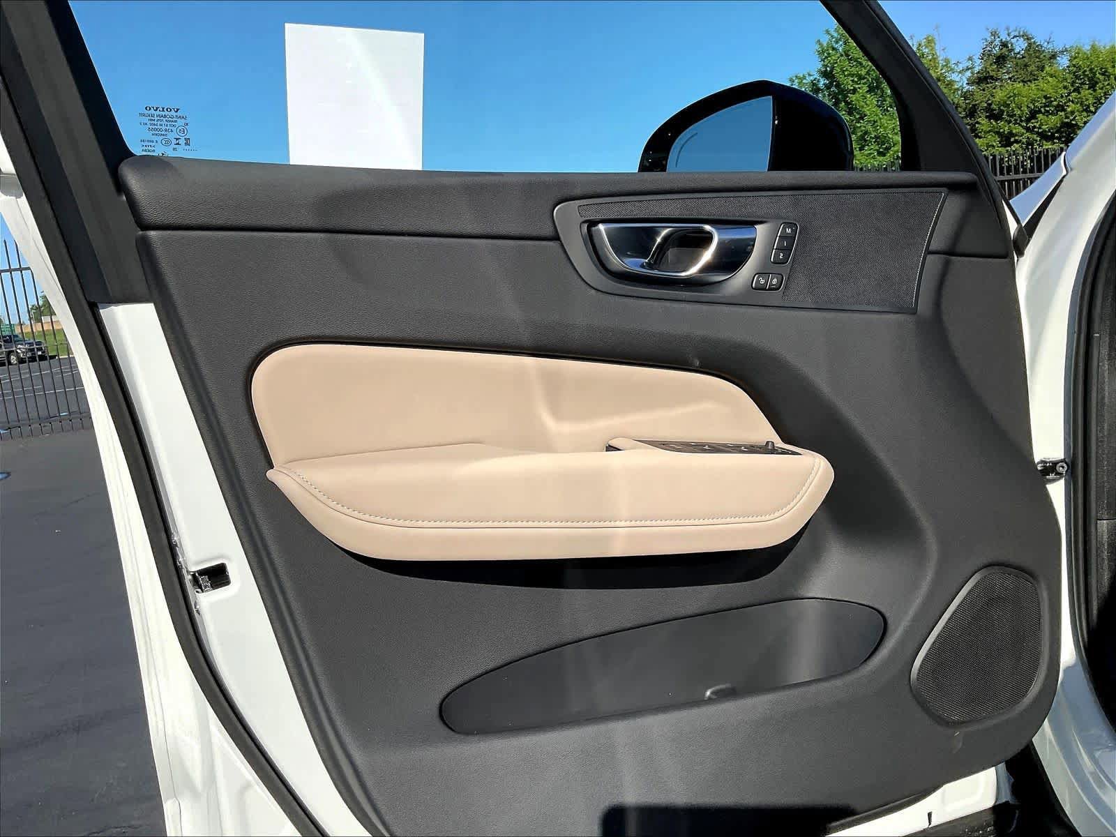 New 2026 Volvo XC60 B5 Plus w/ Climate Package AWD/4WD image 24