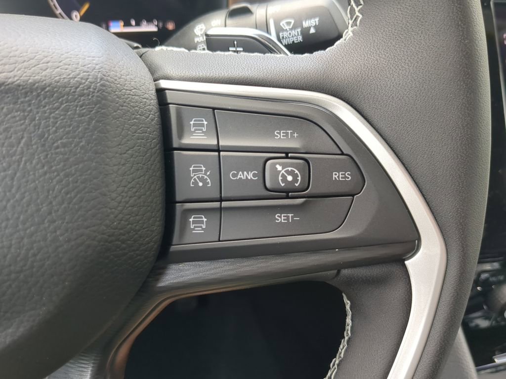 New 2025 Jeep Grand Cherokee Altitude image 11