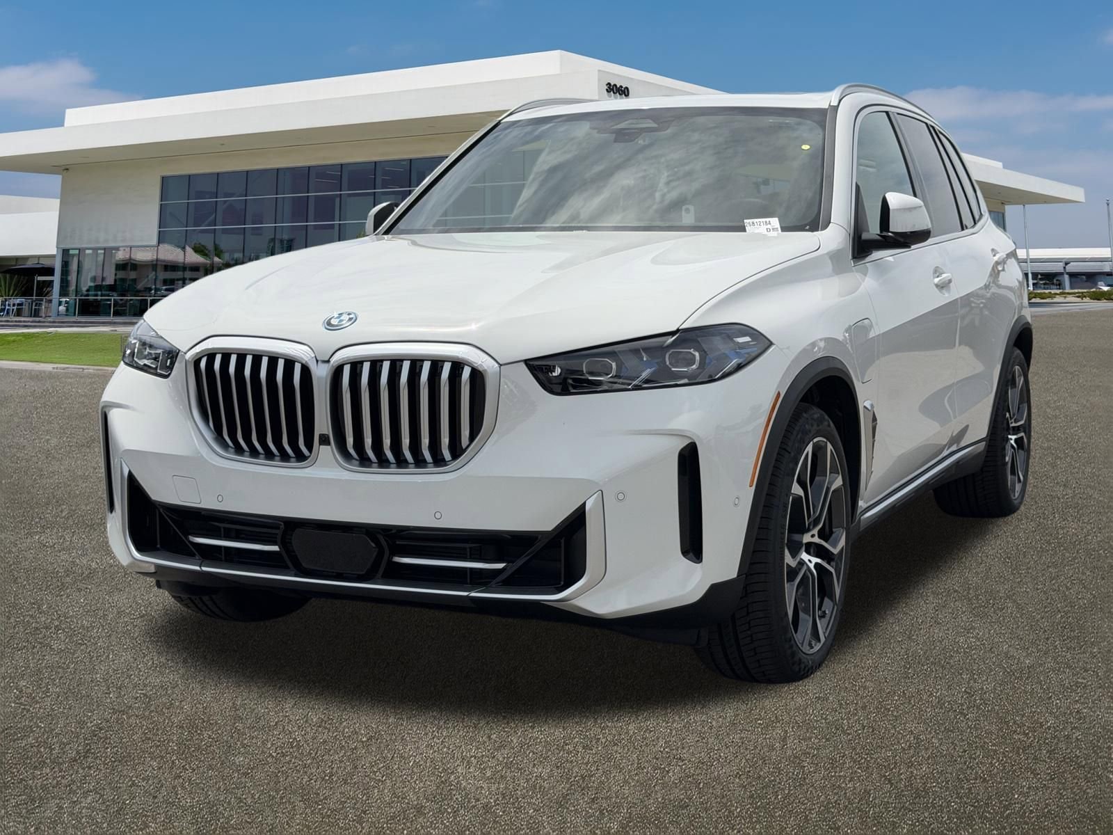 New 2026 BMW X5 xDrive50e AWD/4WD image 4