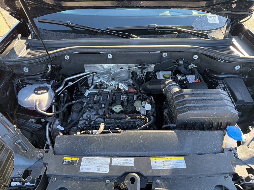 Used 2025 Volkswagen Atlas Cross Sport SEL R-Line image 46