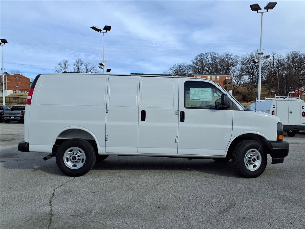 New 2025 GMC Savana 2500 w/ Driver Convenience Package RWD image 18