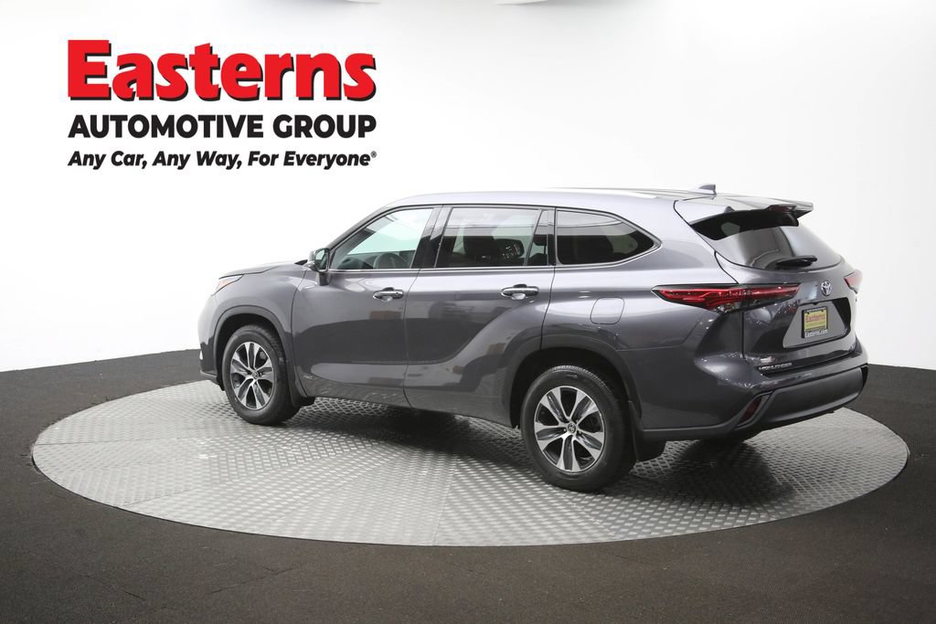 Used 2022 Toyota Highlander XLE AWD/4WD image 65