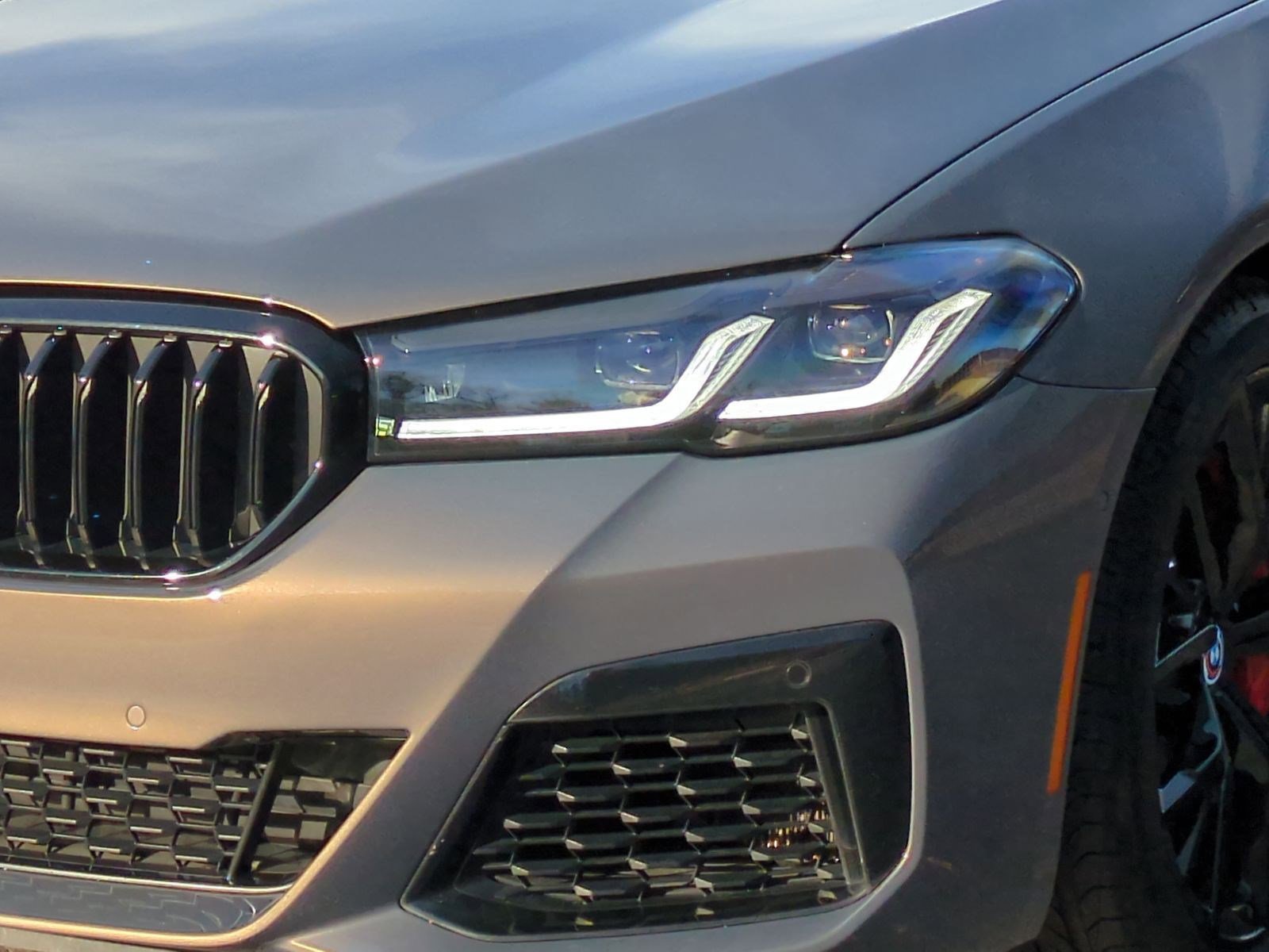 Used 2023 BMW M550i xDrive w/ Dynamic Handling Package image 6