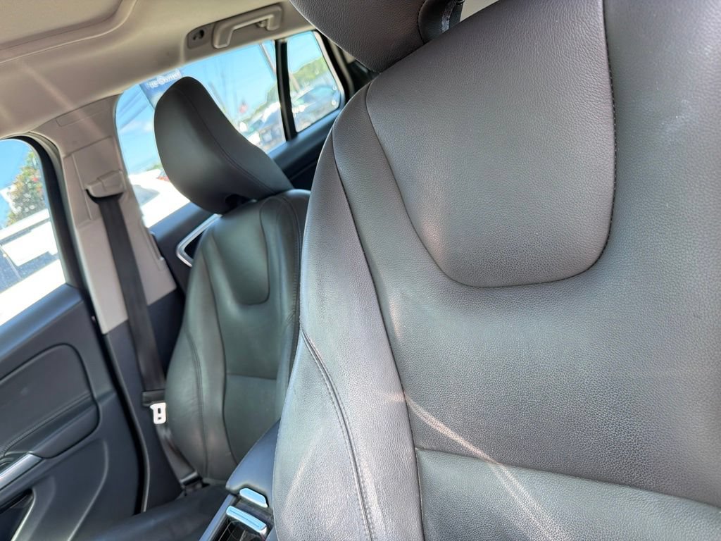 Used 2016 Volvo V60 T5 Platinum w/ Climate Package FWD image 4