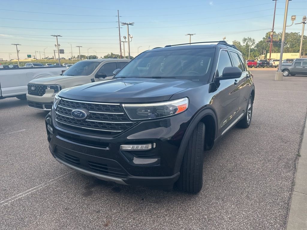 Used 2020 Ford Explorer XLT w/ Equipment Group 202A AWD/4WD image 2