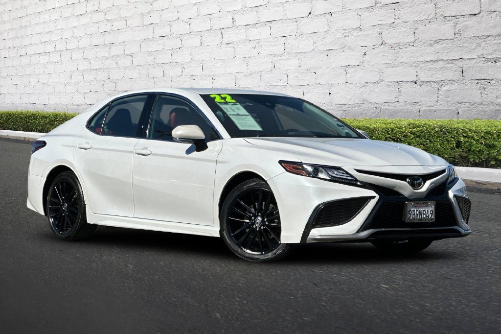 Used 2022 Toyota Camry XSE FWD image 2