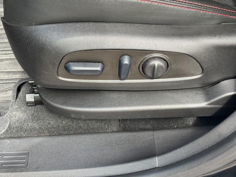 Used 2023 Chevrolet Equinox RS w/ RS Leather Package AWD/4WD image 17