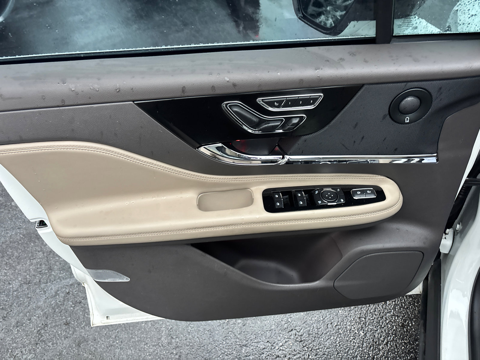 Certified 2023 Lincoln Corsair Reserve w/ Equipment Group 202A image 11